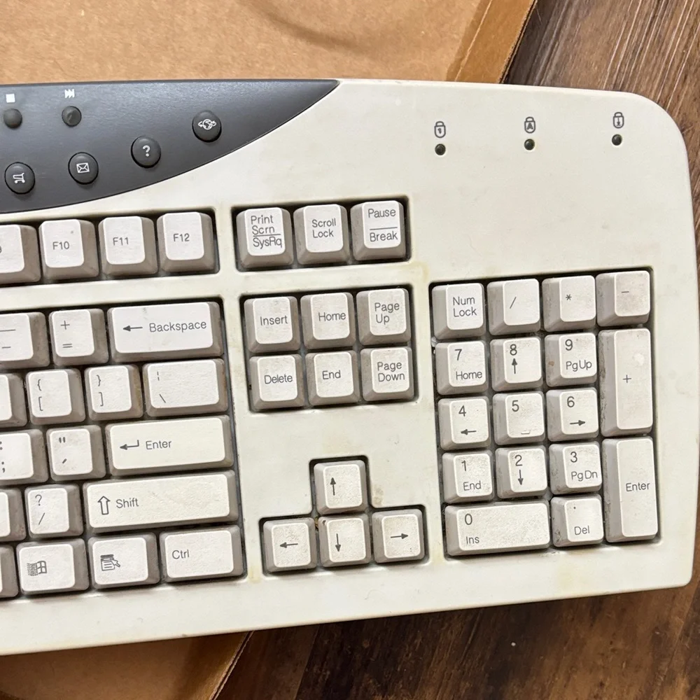 Gateway SK-9920 Wired Multifunction PS2 Computer Keyboard - Picture 5 of 14